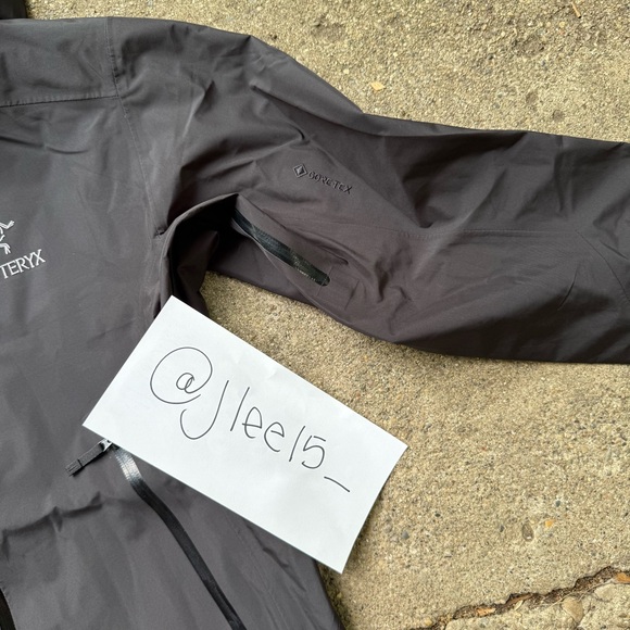Arc'teryx Beta LT Black New - Picture 3 of 3